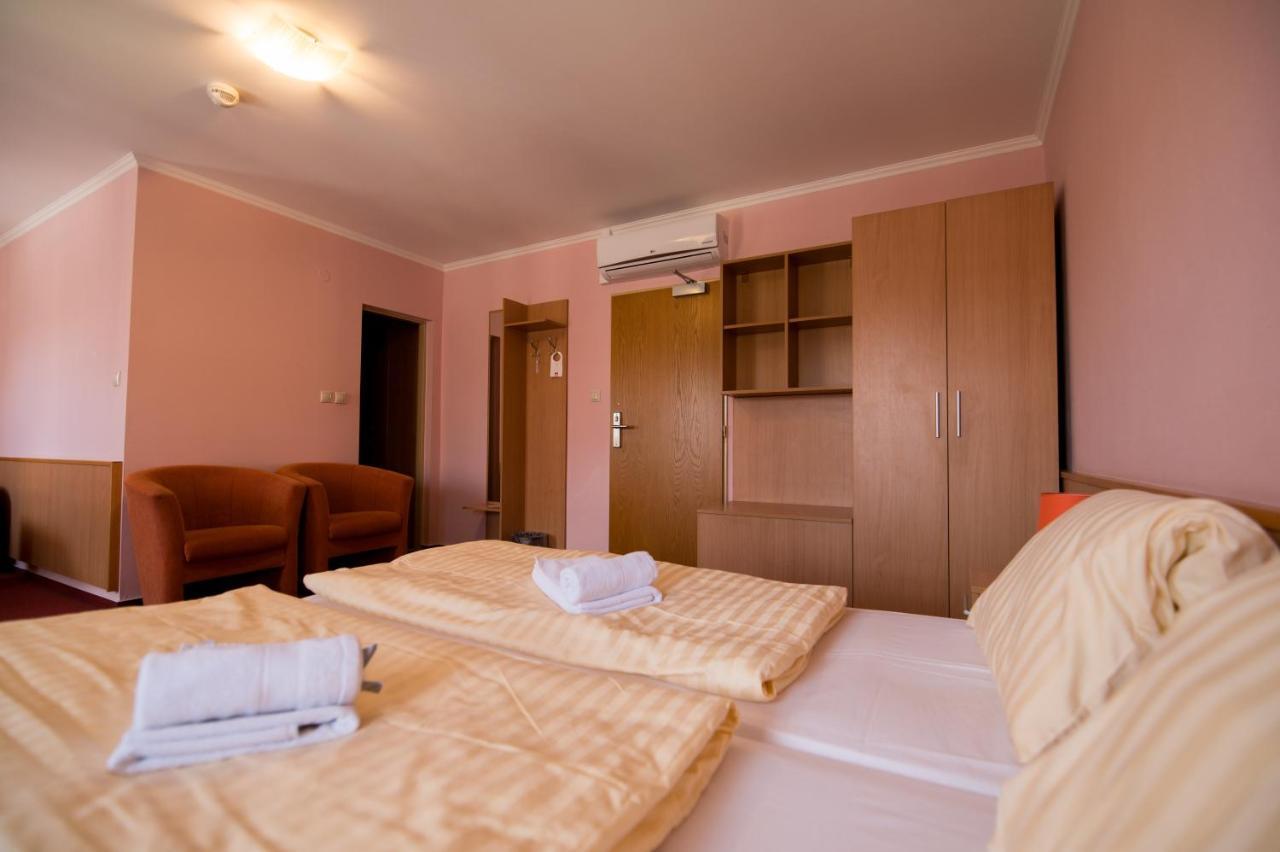 Hotel Clavis Lučenec Exterior foto