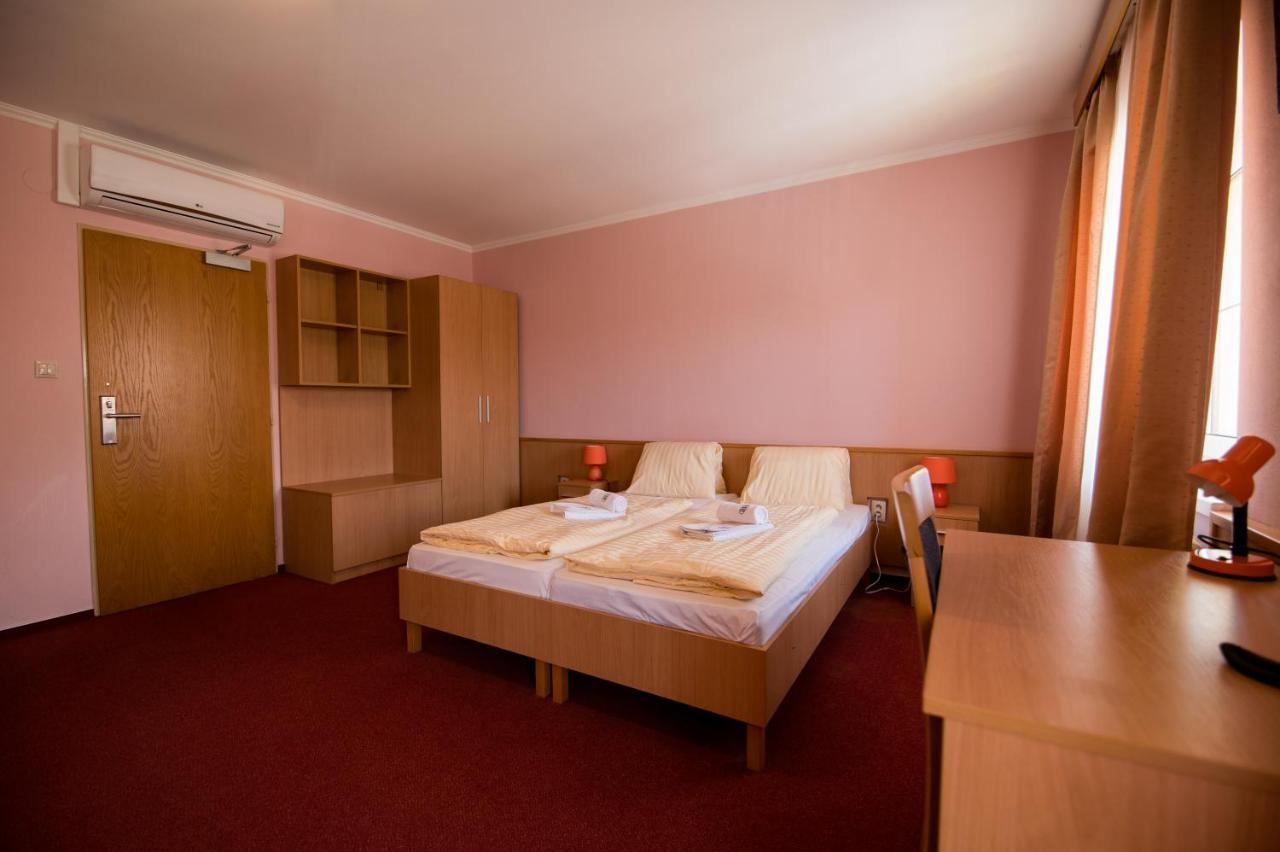 Hotel Clavis Lučenec Exterior foto