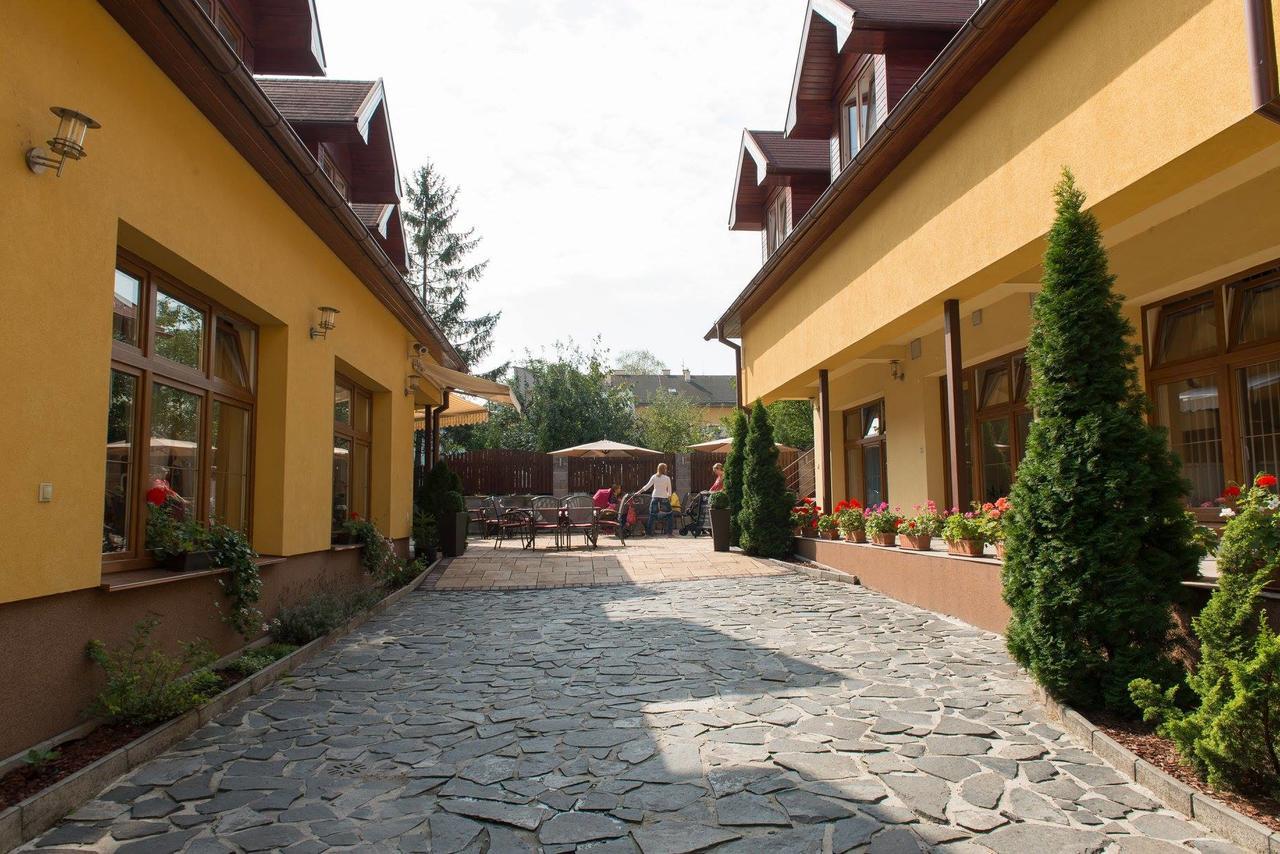 Hotel Clavis Lučenec Exterior foto
