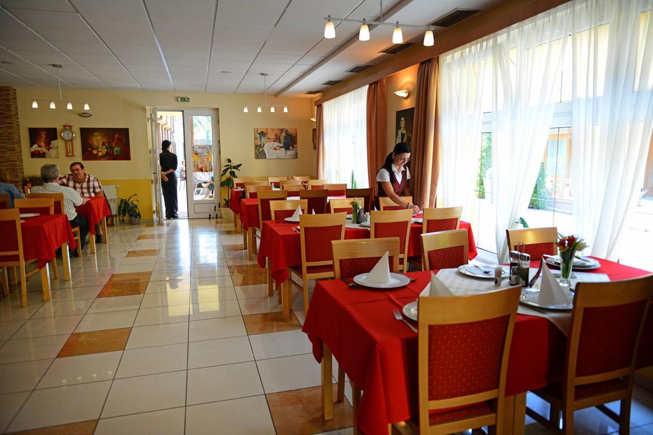 Hotel Clavis Lučenec Exterior foto